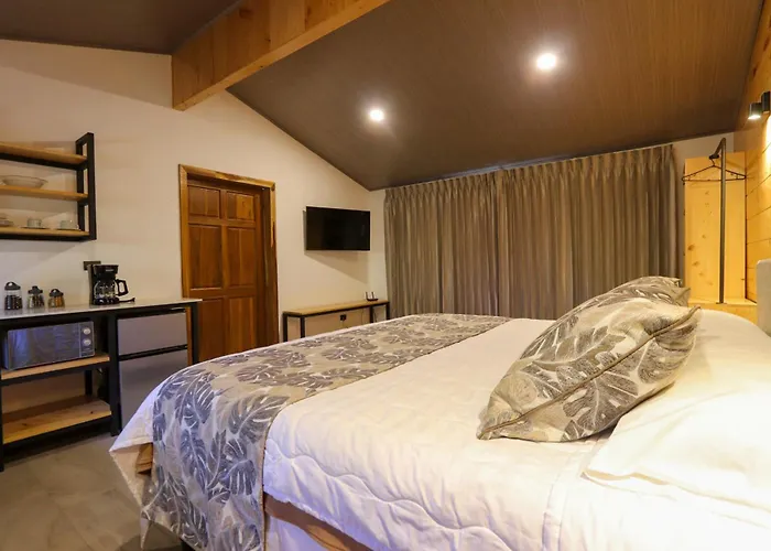 Los Pinos Cabins&Reserve